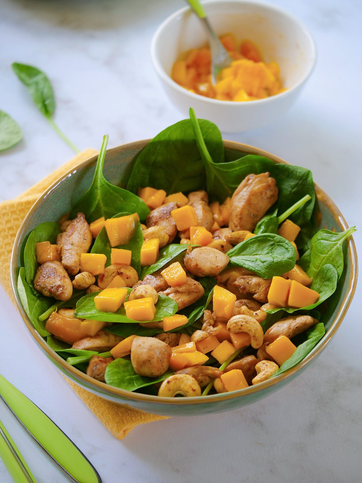 Salade épinard poulet et mangue